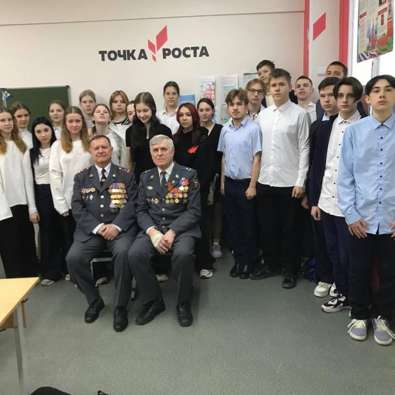Уроки Мужества с учащимися 9 А и 9 Б классов в школе № 1 села Некрасовка.
